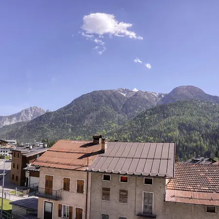 Dolomites Mountain - Cozy Alpine Surrounded By Nature Apartment
